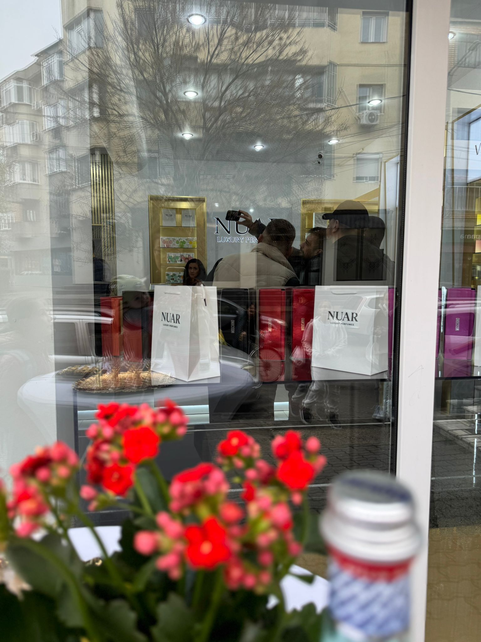 Atmosfera elegantă NUAR